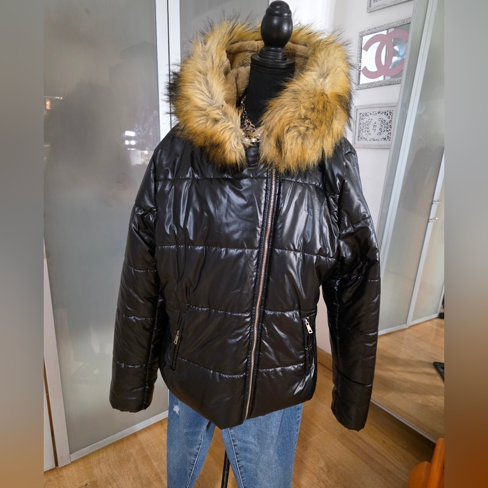 Women's Black Puffer Jacket with Faux Fur Trim
